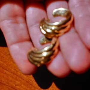 Vintage Monet goldtone earrings